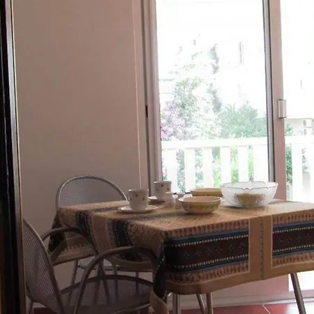 Appartement Anton 2 *