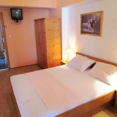 Apartamento Anton 2 *