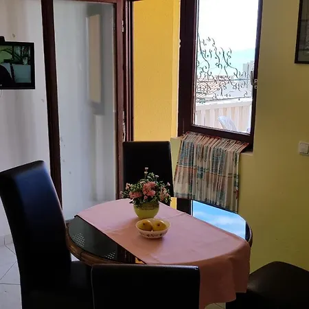Anton 2 Apartment