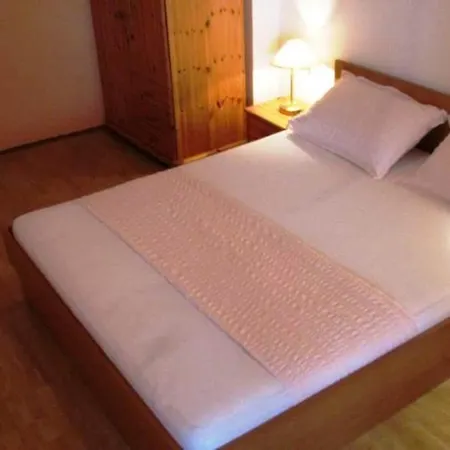 Anton 2 * Makarska
