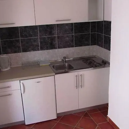 Anton 2 מאקרסקה